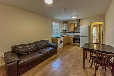 2 bed house, Richmond Road, Plasnewydd, Cardiff, CF243AS - Image 1